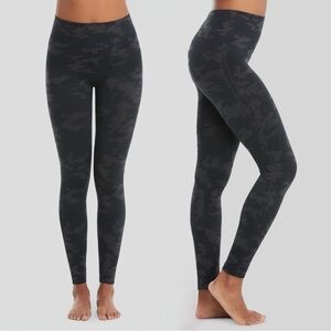 SPANX Black Grey Camo Seamless Shaping Leggings Shape-Wear Medium M